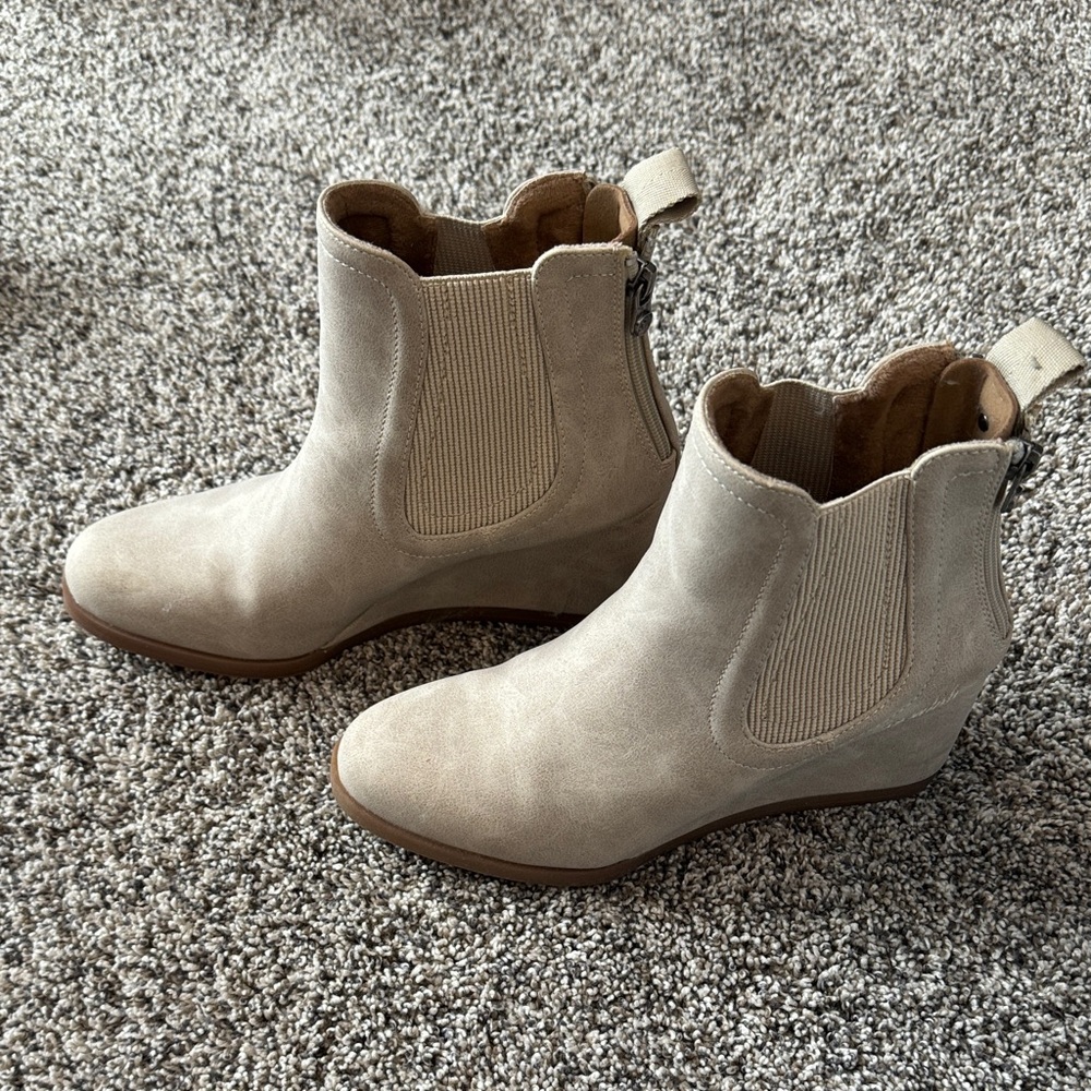 Blowfish Stylish Cream Ankle Boots